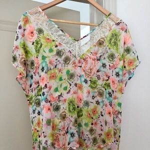 🔥NWT SUPER CUTE ANTHROPOLOGIE HI LOW BOHO FLORAL LACE TOP🌼✌🏼🌸
